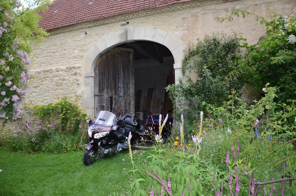 Le Vieux Velo Bed & Breakfast Chaptuzat Eksteriør bilde