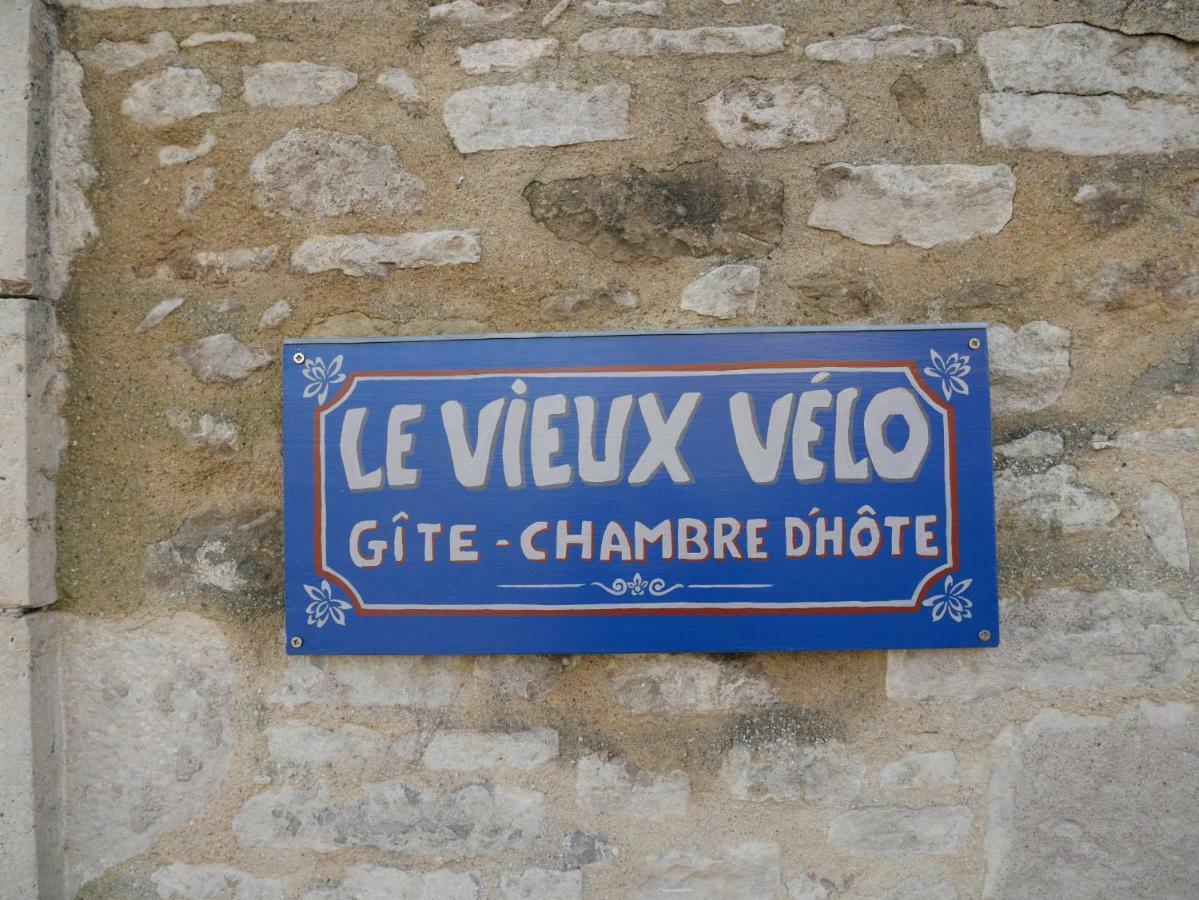 Le Vieux Velo Bed & Breakfast Chaptuzat Eksteriør bilde